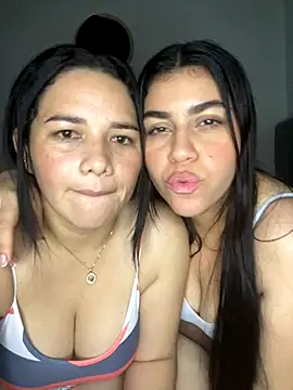 Snapshot of sindyy_01 chatting on 10-16-25, 04:13 sindyy 01 online show from 10-16-25, 04:13