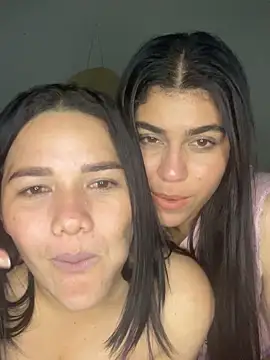 Snapshot of sindyy_01 chatting on 10-22-25, 04:02 sindyy 01 online show from 10-22-25, 04:02