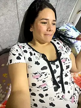 Snapshot of sindyy_01 chatting on 11-07-25, 06:24 sindyy 01 online show from 11-07-25, 06:24