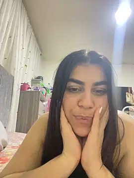 Snapshot of sindyy_01 chatting on 11-16-25, 05:57 sindyy 01 online show from 11-16-25, 05:57