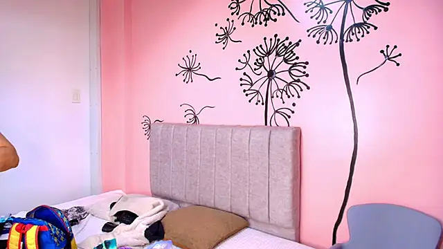 scarlet milf  online show from 10-09-25, 08:18