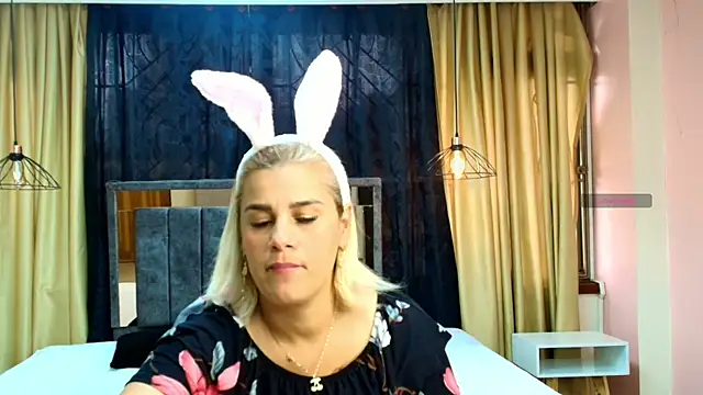 scarlet milf  online show from 10-23-25, 07:34