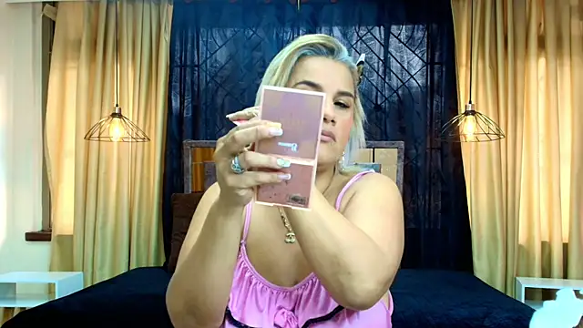 scarlet milf  online show from 11-14-25, 01:43