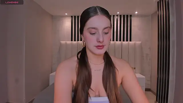 Snapshot of ZoeyWalker_ chatting on 11-04-25, 11:42 ZoeyWalker online show from 11-04-25, 11:42