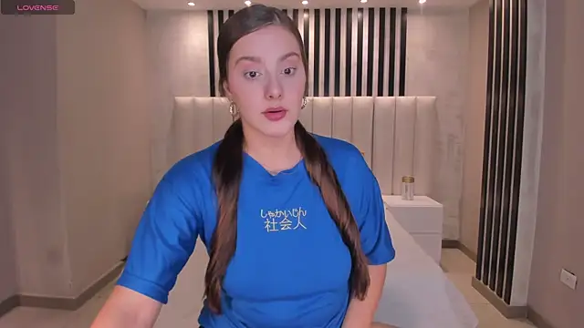 Snapshot of ZoeyWalker_ chatting on 11-08-25, 01:22 ZoeyWalker online show from 11-08-25, 01:22