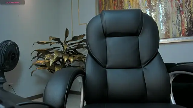 Snapshot of EmilyJohnsonX1 chatting on 11-15-25, 03:48 EmilyJohnsonX1 online show from 11-15-25, 03:48