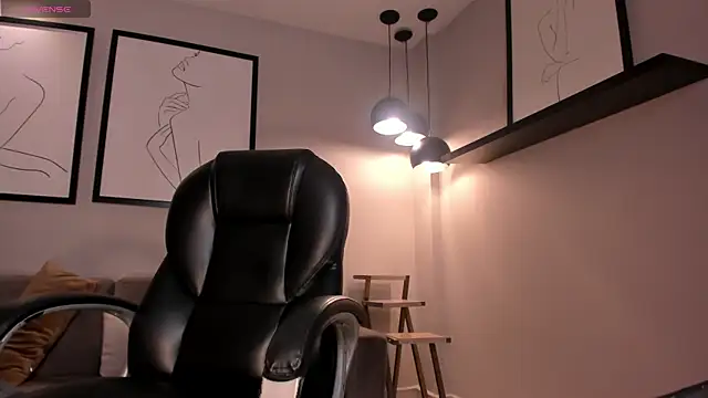 Snapshot of EmilyJohnsonX1 chatting on 11-18-25, 03:01 EmilyJohnsonX1 online show from 11-18-25, 03:01