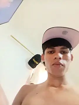 Snapshot of mazo18 chatting on 02-21-26, 06:09 mazo18 online show from 02-21-26, 06:09