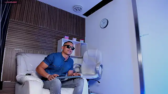 ApoloBonshe  online show from 10-03-25, 08:50