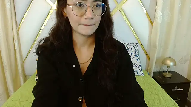 Snapshot of Ariadna_Wells chatting on 11-24-25, 02:06 Ariadna Wells online show from 11-24-25, 02:06