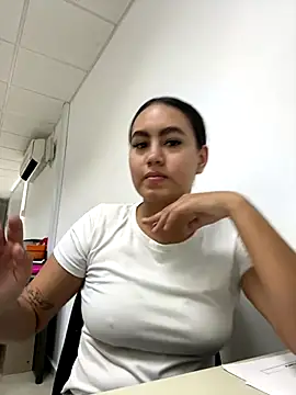 Sofi kim  online show from 10-28-25, 05:48