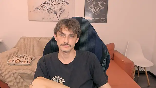 Snapshot of Simon_Reed chatting on 10-08-25, 06:16 Simon Reed online show from 10-08-25, 06:16