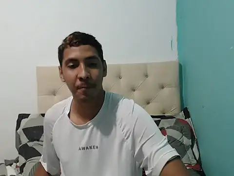 Snapshot of Kiarayalex chatting on 10-05-25, 12:53 Kiarayalex online show from 10-05-25, 12:53