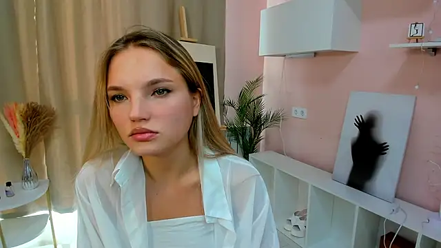 JulieLupo online show from 10-08-25, 06:11