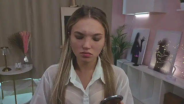 JulieLupo online show from 10-12-25, 06:12