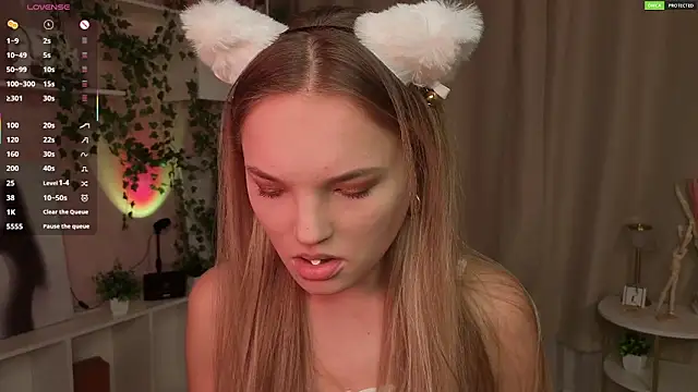 JulieLupo online show from 11-21-25, 06:12