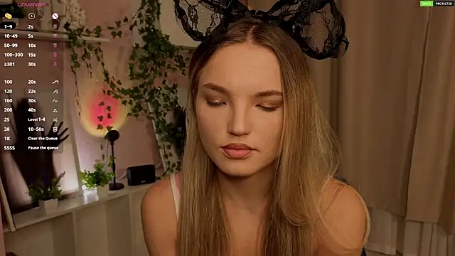 JulieLupo online show from 11-30-25, 06:06