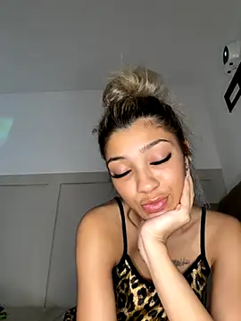 Honeyyyxo online show from 11-01-25, 11:45