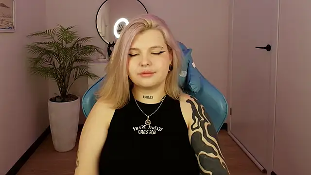 Shad0wPurr online show from 10-10-25, 02:21