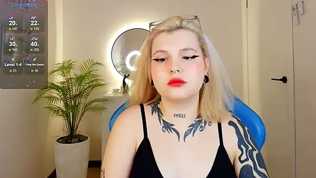 Shad0wPurr online show from 10-17-25, 02:37