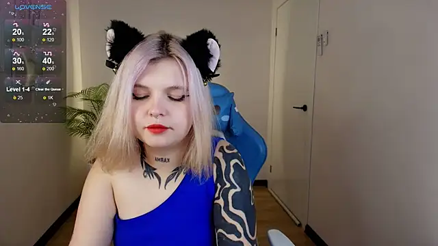 Shad0wPurr online show from 10-27-25, 02:26