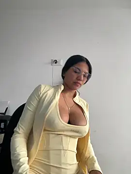 Snapshot of Pocahontas_sun chatting on 11-18-25, 10:03 Pocahontas sun online show from 11-18-25, 10:03