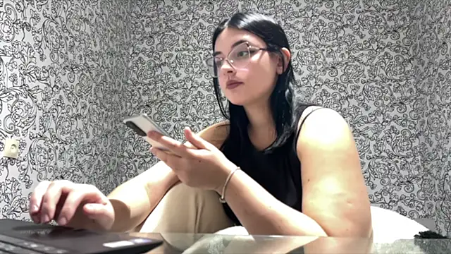 Snapshot of ElisaAniston chatting on 10-01-25, 05:30 ElisaAniston online show from 10-01-25, 05:30