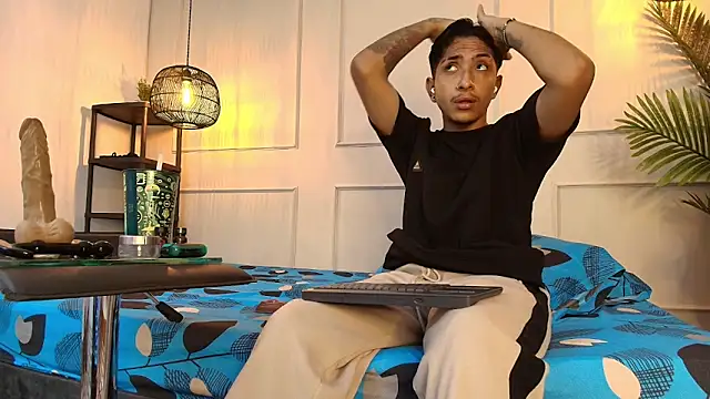 fkenneth macias online show from 10-17-25, 03:42