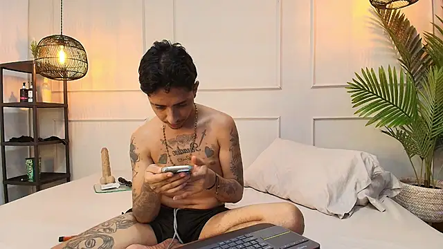 fkenneth macias online show from 10-21-25, 03:51