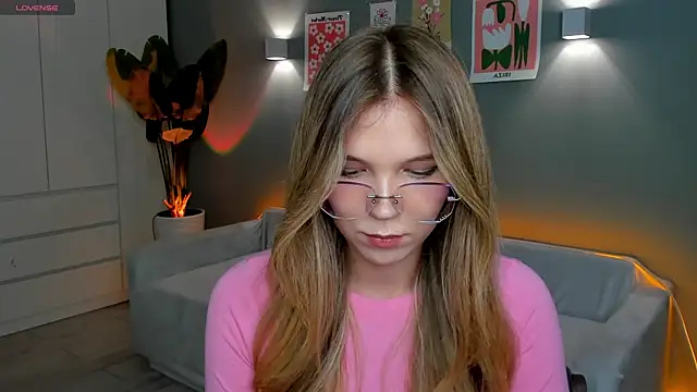 Snapshot of linakorvin chatting on 11-04-25, 01:43 linakorvin online show from 11-04-25, 01:43