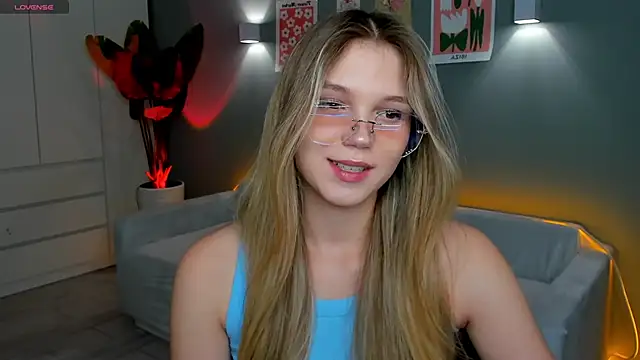 Snapshot of linakorvin chatting on 11-05-25, 01:11 linakorvin online show from 11-05-25, 01:11