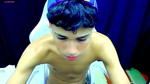 Im david02 online show from 11-10-25, 01:10