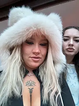 RollDolls online show from 12-19-25, 05:03