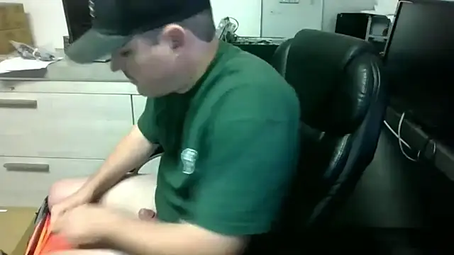 littleguy11 online show from 10-06-25, 06:38