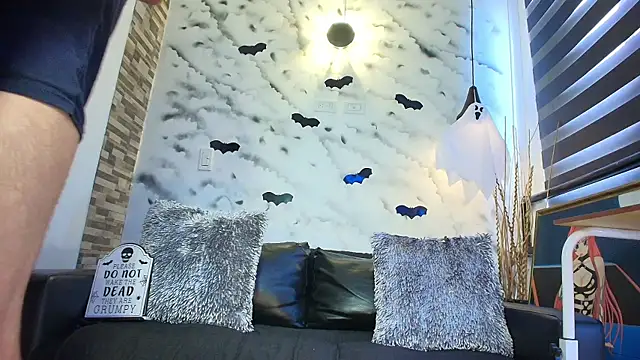 Max Miller S online show from 10-29-25, 06:42