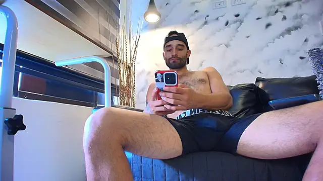 Max Miller S online show from 11-04-25, 07:24