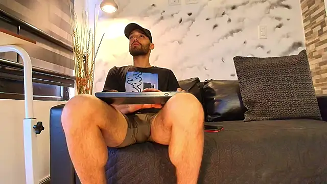 Max Miller S online show from 11-13-25, 06:40