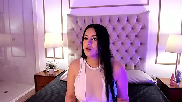 Snapshot of IssisLancaster chatting on 10-13-25, 11:54 IssisLancaster online show from 10-13-25, 11:54