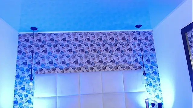 Snapshot of IssisLancaster chatting on 10-29-25, 11:23 IssisLancaster online show from 10-29-25, 11:23