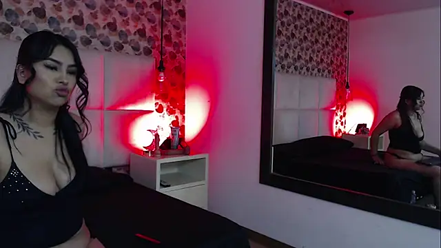 Snapshot of IssisLancaster chatting on 11-04-25, 11:20 IssisLancaster online show from 11-04-25, 11:20