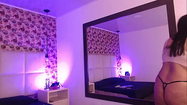 Snapshot of IssisLancaster chatting on 11-08-25, 11:21 IssisLancaster online show from 11-08-25, 11:21