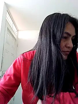 Snapshot of MartinaPaz chatting on 10-15-25, 06:08 MartinaPaz online show from 10-15-25, 06:08