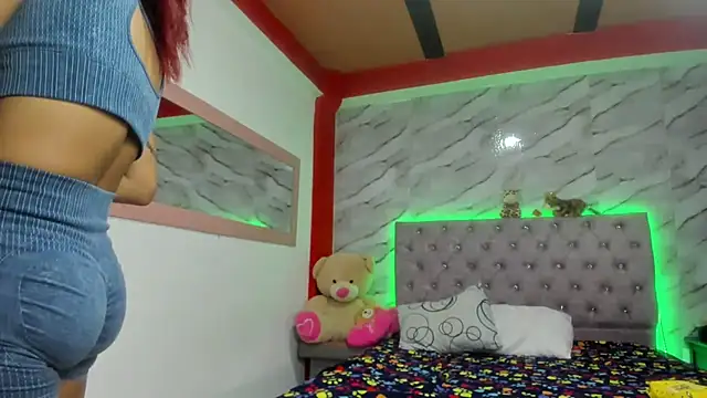 Stefany Andruw online show from 11-12-25, 04:29