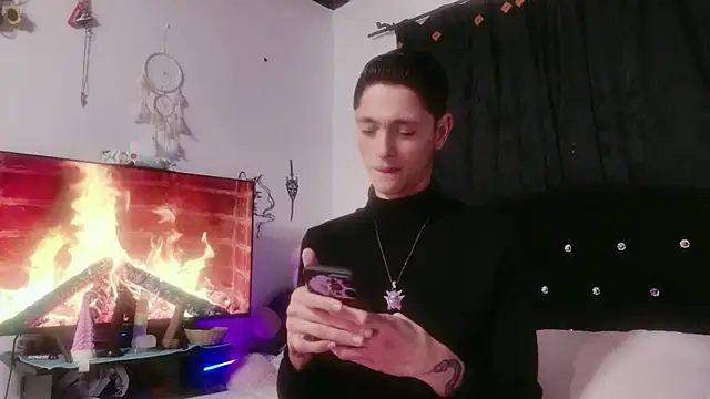 Tyler cat online show from 11-11-25, 01:55