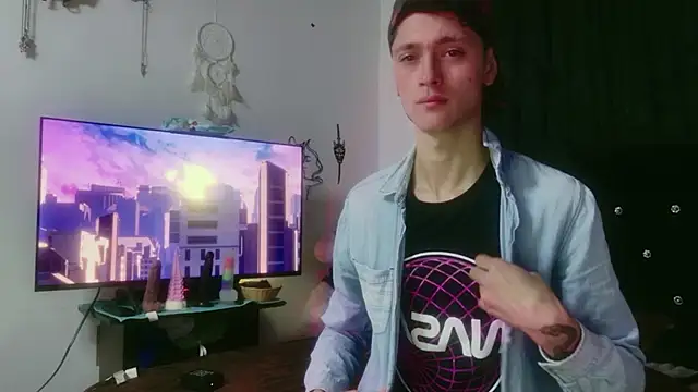 Tyler cat online show from 11-20-25, 03:56