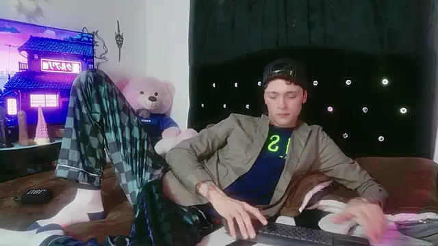 Tyler cat online show from 12-03-25, 03:32