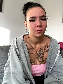 YoungZoexx online show from 10-09-25, 07:28