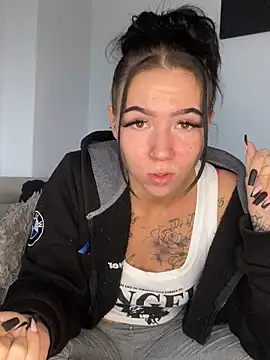 YoungZoexx online show from 10-28-25, 08:51