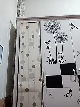 tulip-bae online show from 11-05-25, 12:16