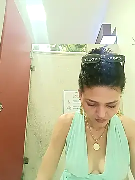 Larissinhamm online show from 11-08-25, 11:03